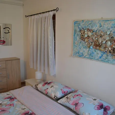 Retro In Nature Apartment Pula