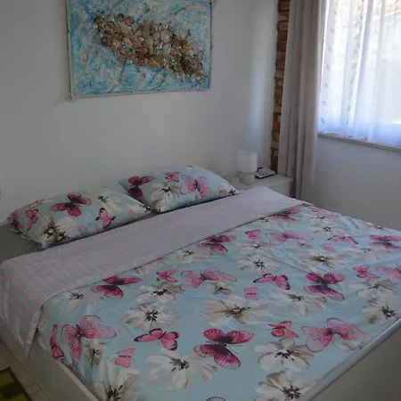 Apartment Retro In Nature Pula