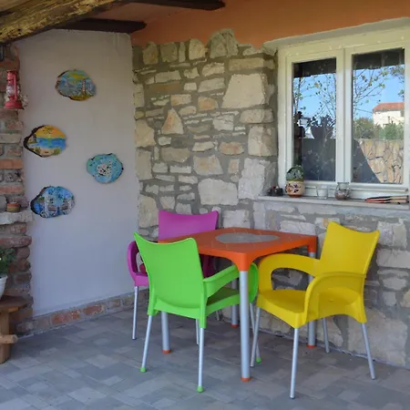 Retro In Nature Apartment Pula