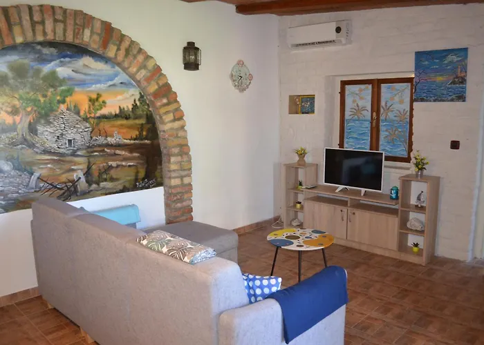 Retro In Nature Apartment