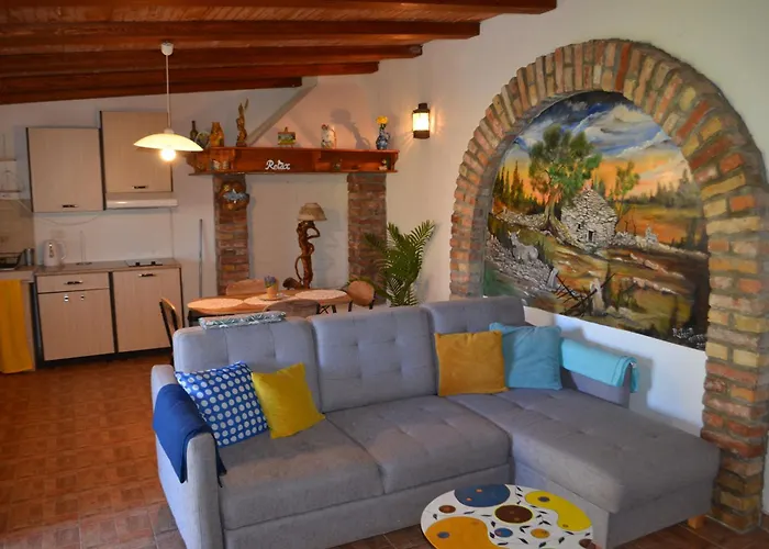 Apartment Retro In Nature Pula