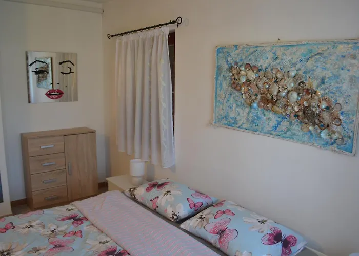 Retro In Nature Apartment Pula